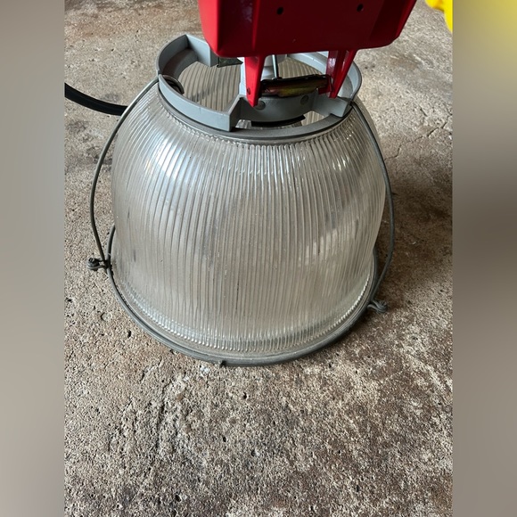 INDUSTRIAL LIGHT FIXTURE - Picture 3 of 10